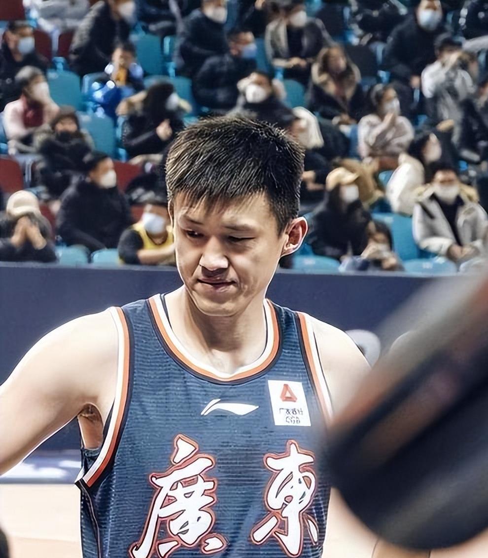  北京首钢发布备战花絮；今晚防线松动；德甲任务艰巨；官宣口径保持一致